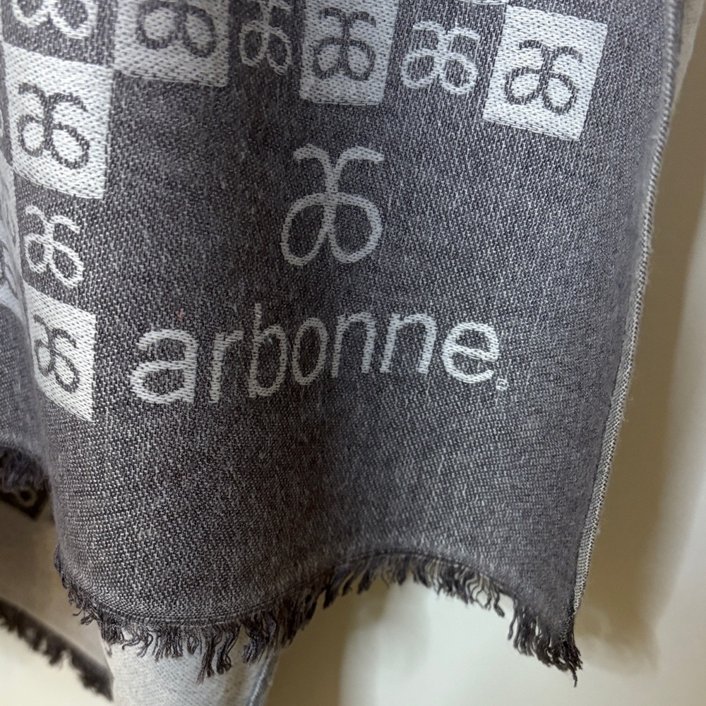Beautiful Gray Patterned Scarf - Picture 2 of 4